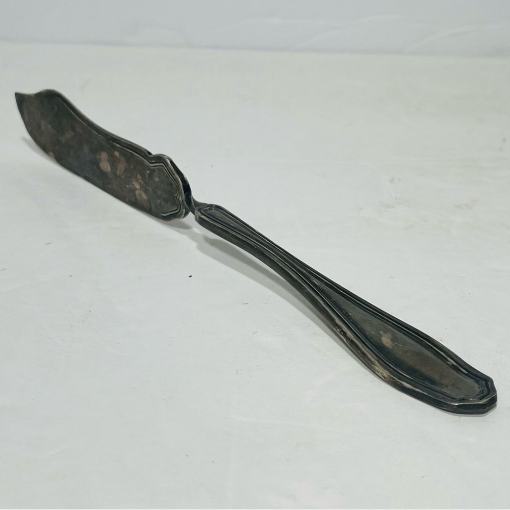 Antique Master Butter Knife TWISTED Wm Rogers & Son AA Silver Plate 7 1/2”